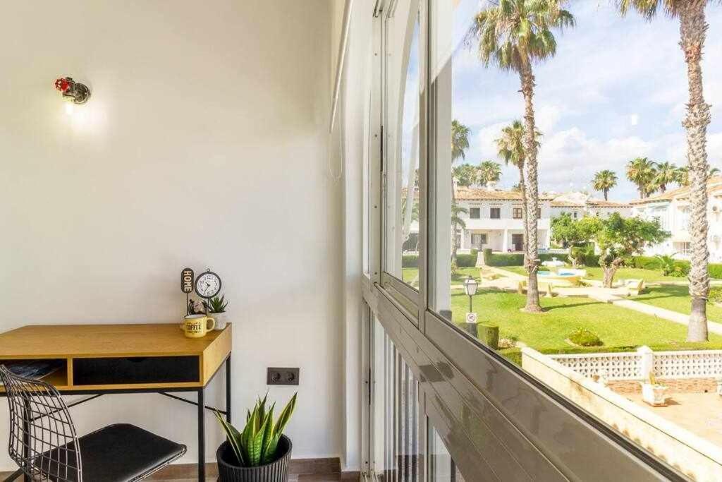 Bungalow Pink Palm Beach Torrevieja Exterior foto
